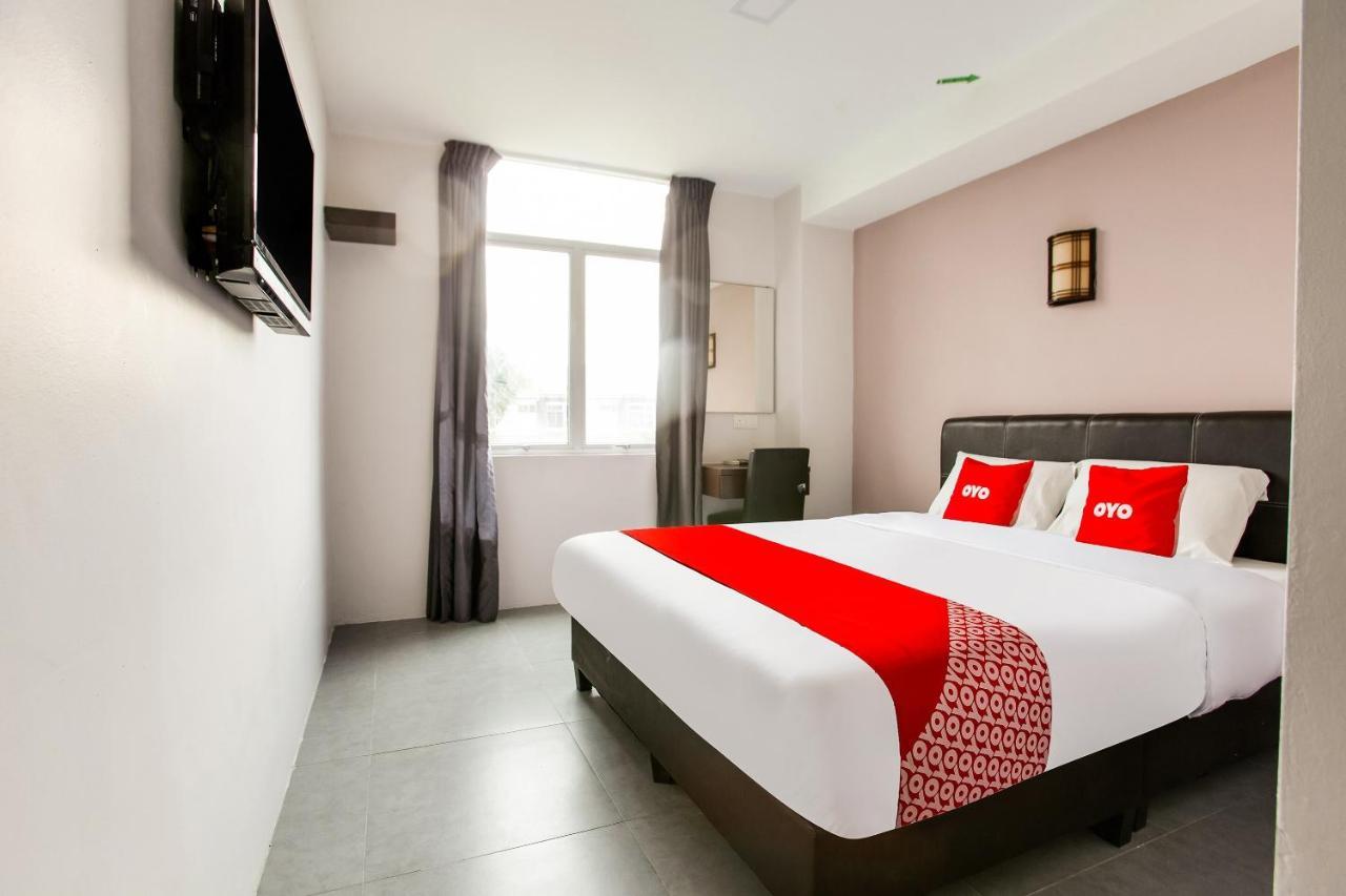 Oyo 89631 988 Hotel Johor Bahru Bagian luar foto