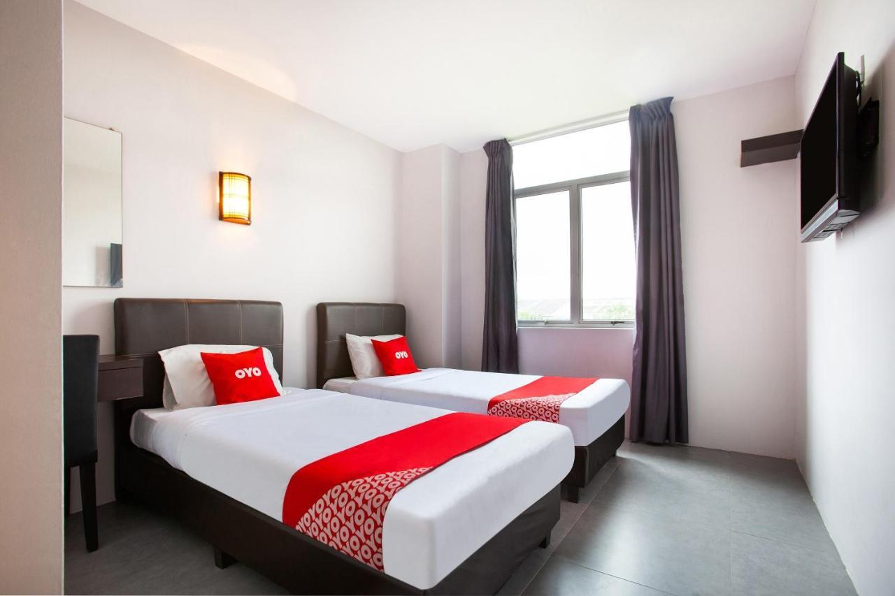 Oyo 89631 988 Hotel Johor Bahru Bagian luar foto