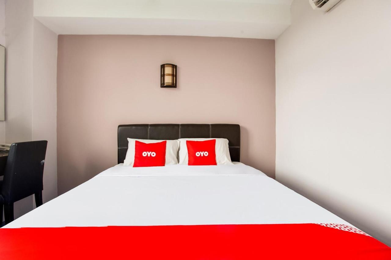 Oyo 89631 988 Hotel Johor Bahru Bagian luar foto